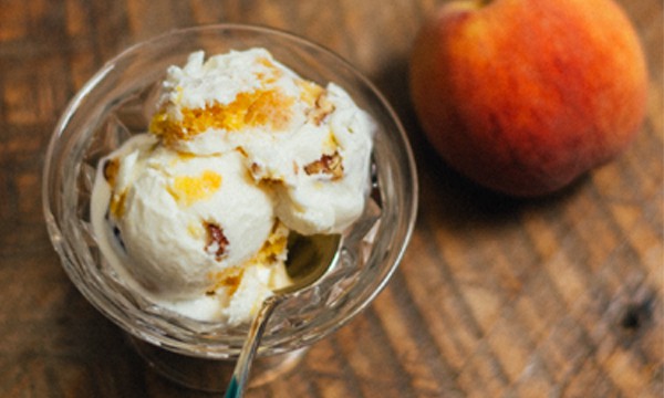 Homemade Bourbon Peach Ice Cream with Buttered Pecans: in honor of National Ice Cream Day. #nationalicecreamday