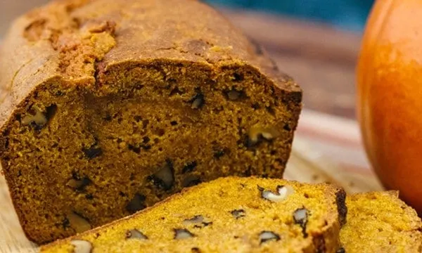 Easy, Homemade Spiced Pumpkin Bread with Walnuts #pumpkin #pumpkinbread #walnuts #fallrecipe #recipe #homemade