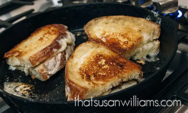 Want to know how I made the best grilled cheese sandwich I've ever had? Best Gourmet Grown-Up Grilled Cheese Sandwich with Apple Butter #grilled cheese #gourmet #sandwich