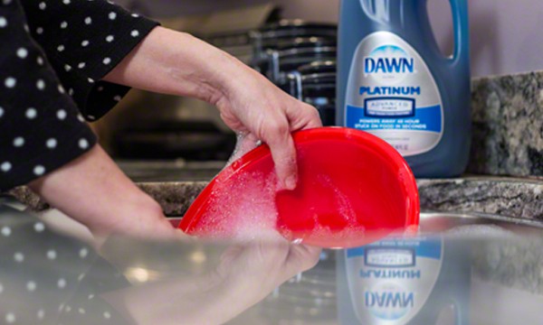 Washing Dishes with Dawn Platinum Advanced Power