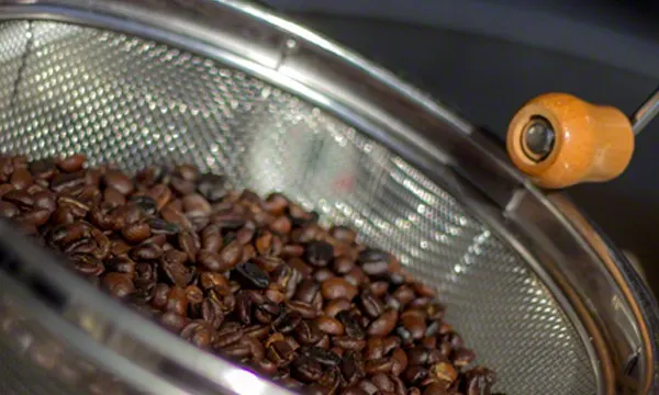 How To Roast Gourmet Coffee Beans at Home (and save money). Can you believe we do it in a WhirleyPop?#coffeebeans #roastcoffeebeans #greencoffeebeans #popcornpopper #DIY