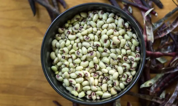 Purple Hull Peas with Bacon and Rice