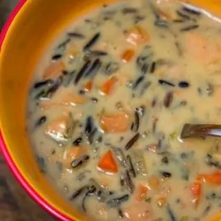 What to do with leftover turkey: Creamy Smoked Turkey and Wild Rice Soup #leftoverturkey #turkeysoup #Thanksgiving