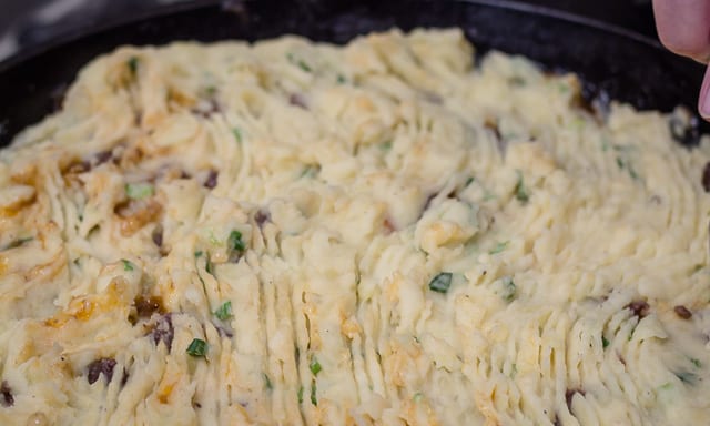 Venison Shepherd's Pie: delicious, easy, and made in a cast iron skillet. #venison #recipe #castironskillet #familyfavorite #shepherdspie