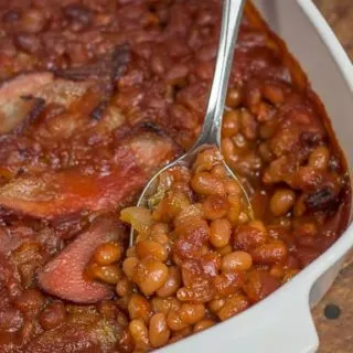 Smoky Chipotle BBQ & Bacon Baked Beans #bakedbeans #sidedish #bbq #bacon