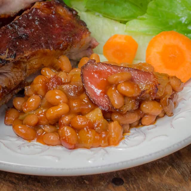 Smoky Chipotle BBQ & Bacon Baked Beans #bakedbeans #sidedish #bbq #bacon