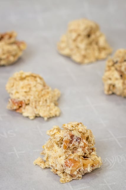 Crispy Chewy Oatmeal Walnut Cookies #backtoschool #cookies #oatmeal #crispy #chewy #walnut #Bosch