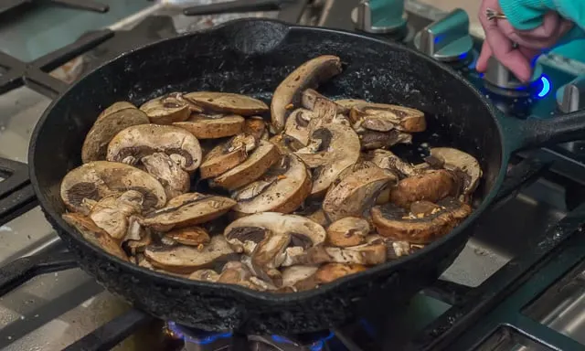 Luscious Mushrooms with Creamy Polenta is a delicious sautéed mushroom recipe, perfect as a vegetarian weeknight meal. #mushrooms #sautéed #recipe #vegetarian