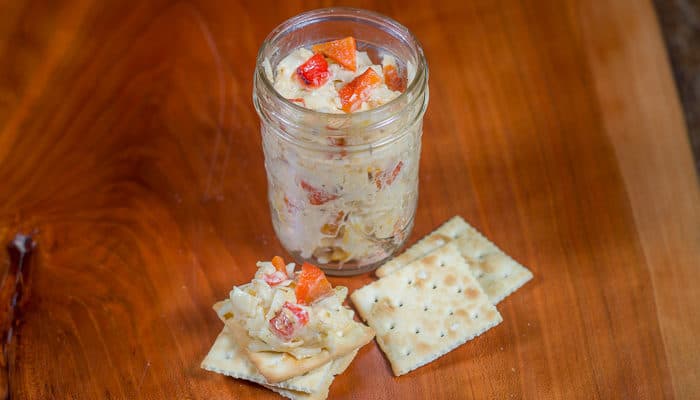 Homemade Pimento Cheese : made with creamy fontina cheese, roasted red peppers, and homemade mayonnaise. #fontina #mayonnaise #roastedredpeppers