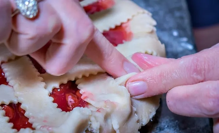 Fluting Pie Pastry Edges