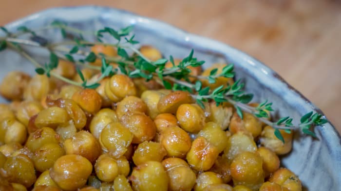 Crispy Air Fryer Roasted Chick Peas with Garlic and Thyme