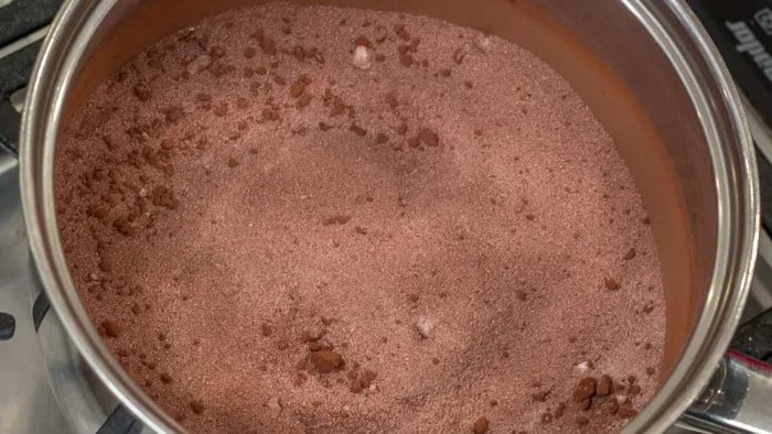 The sugar and cocoa are mixed together.